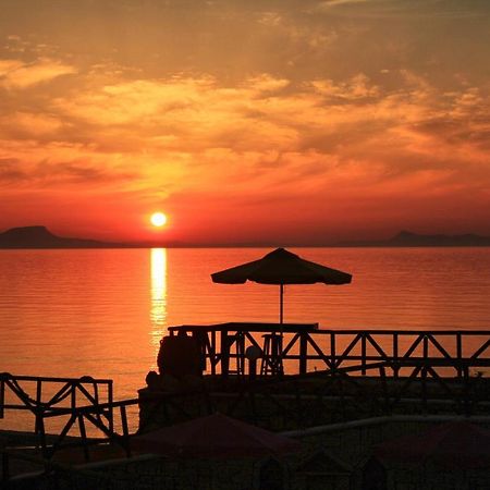 Sfáka Alkionis Beach Hotel Apartments מראה חיצוני תמונה